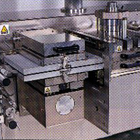 Tool-free die exchange