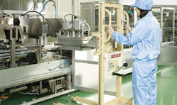 Forming dies are easily detachable by exclusive lifter